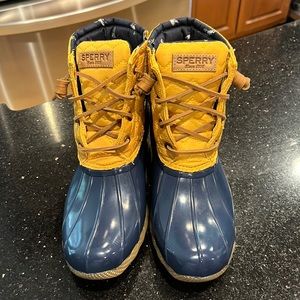 Sperry Womens Saltwater Chevron quilt nylon boot size 8